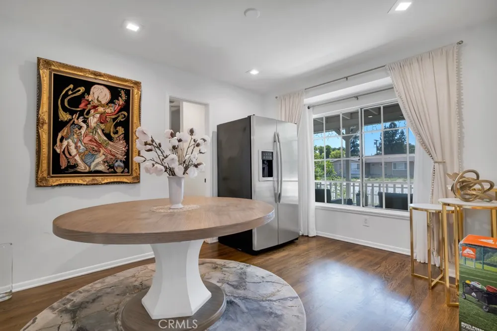 6954 Woodlake Avenue West Hills, CA 91307