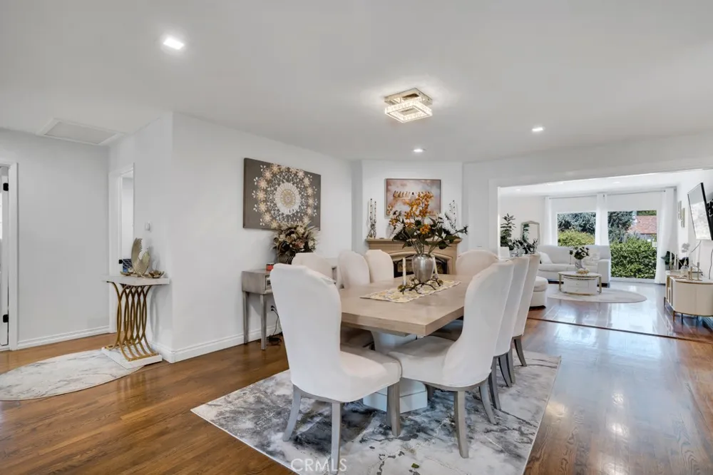 6954 Woodlake Avenue West Hills, CA 91307