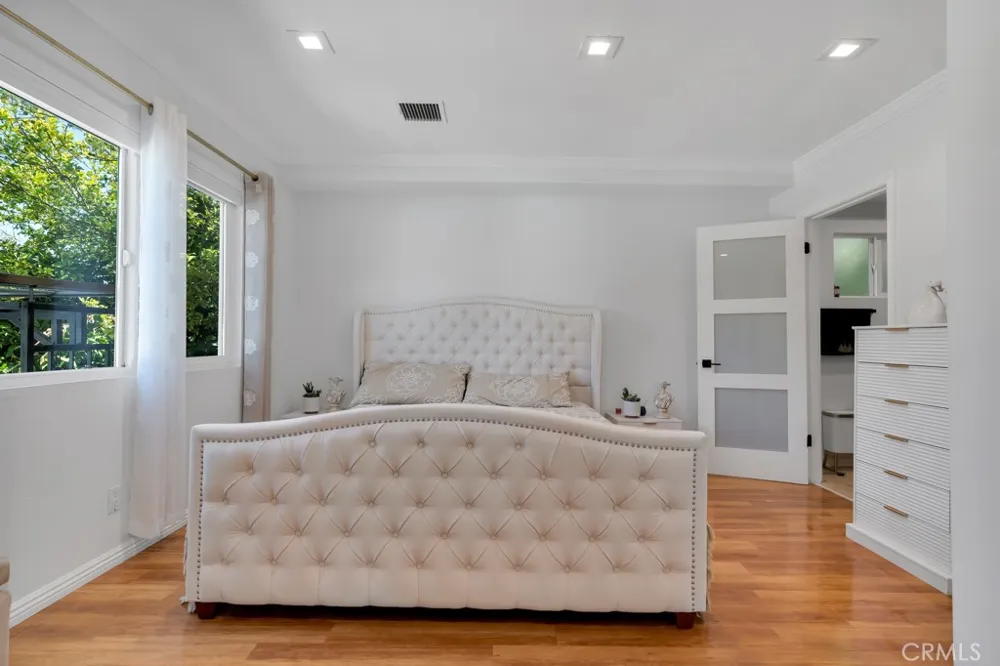 6954 Woodlake Avenue West Hills, CA 91307