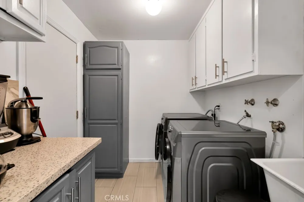 6954 Woodlake Avenue West Hills, CA 91307