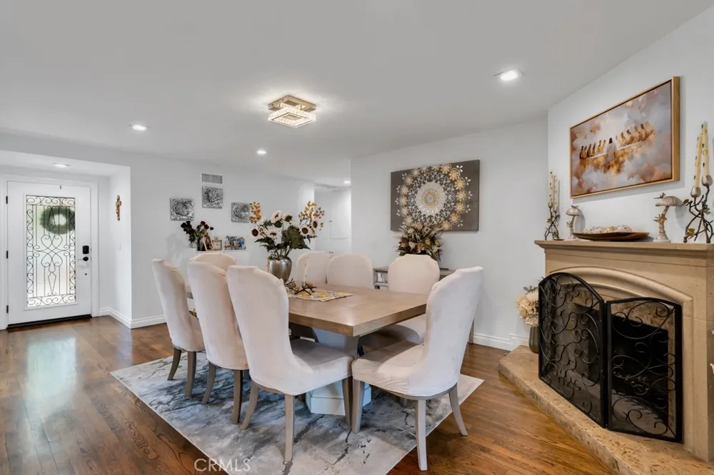 6954 Woodlake Avenue West Hills, CA 91307