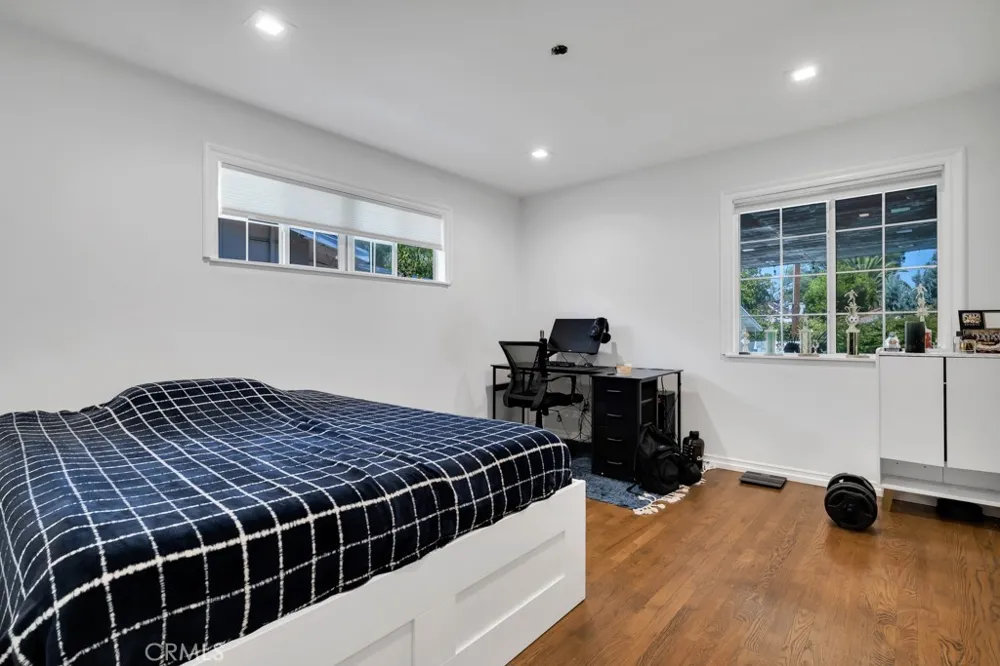 6954 Woodlake Avenue West Hills, CA 91307