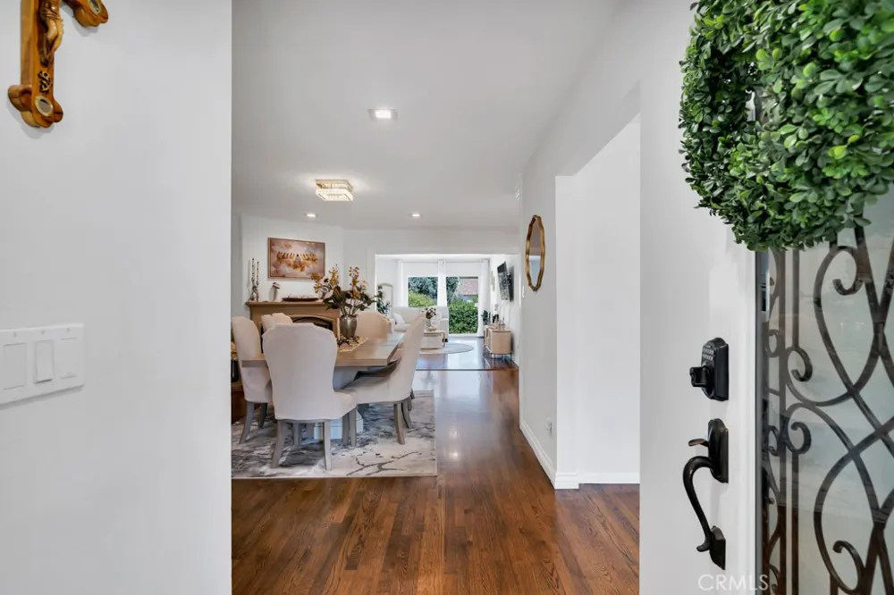 6954 Woodlake Avenue West Hills, CA 91307
