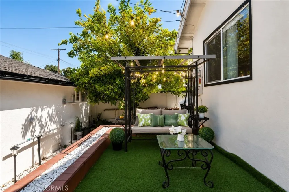 6954 Woodlake Avenue West Hills, CA 91307