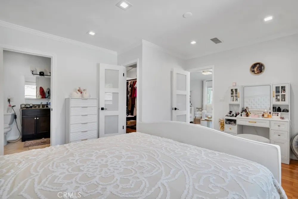 6954 Woodlake Avenue West Hills, CA 91307