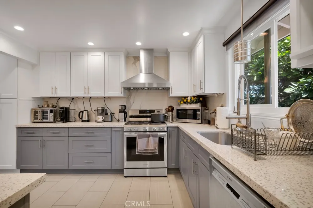 6954 Woodlake Avenue West Hills, CA 91307