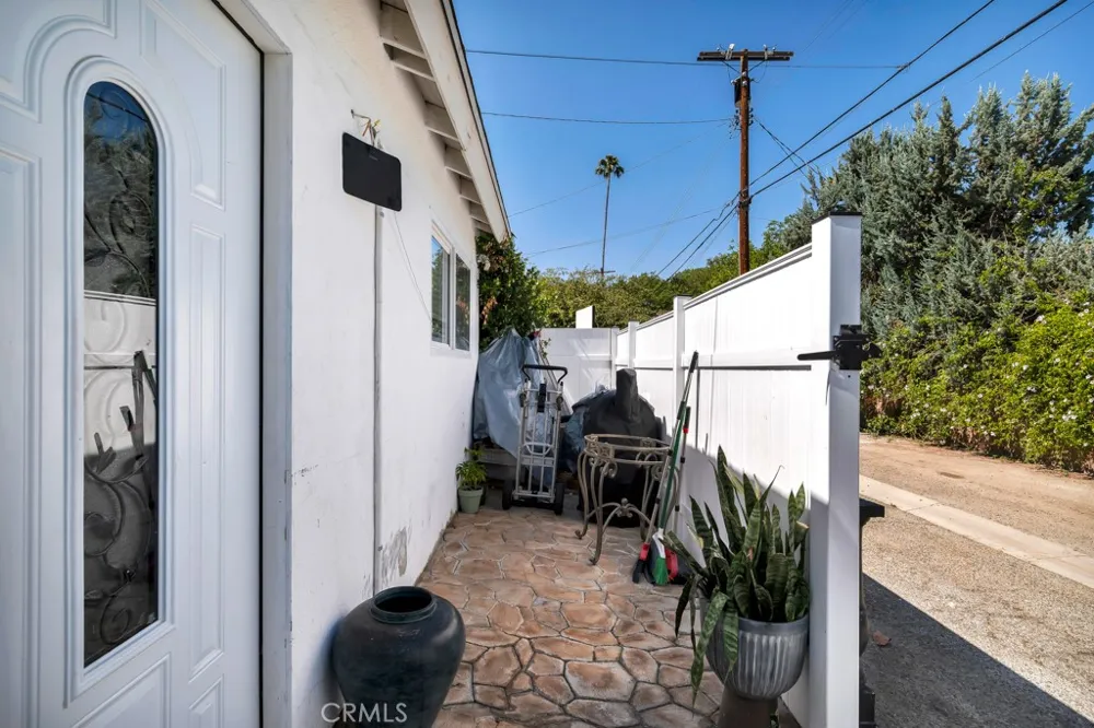 6954 Woodlake Avenue West Hills, CA 91307