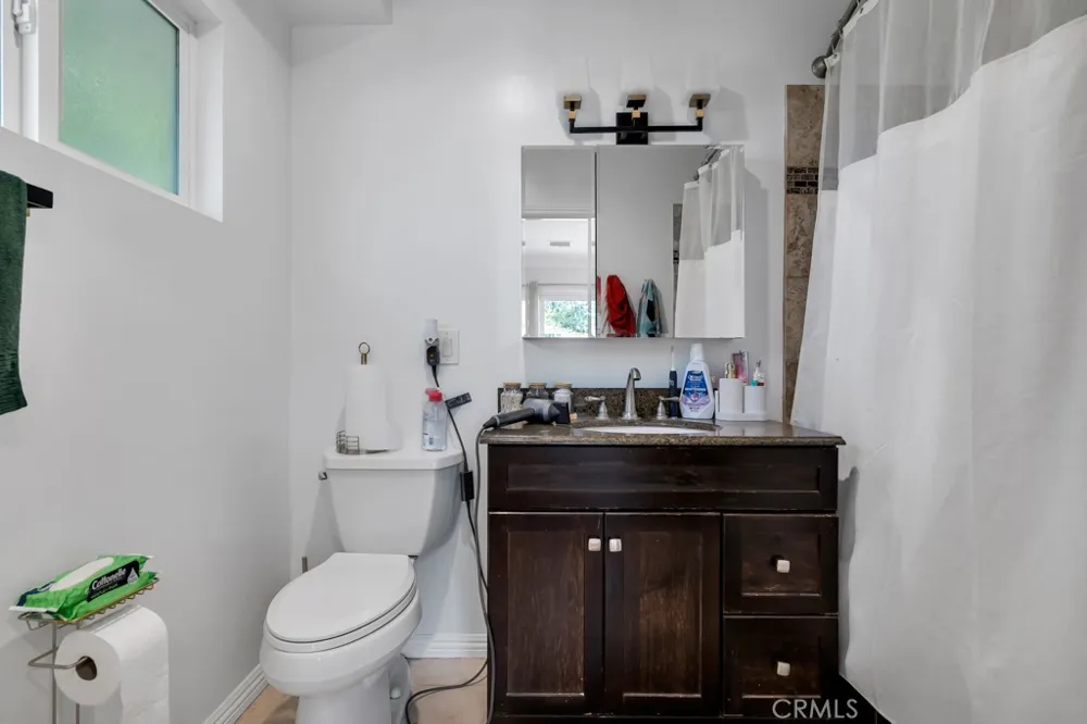 6954 Woodlake Avenue West Hills, CA 91307