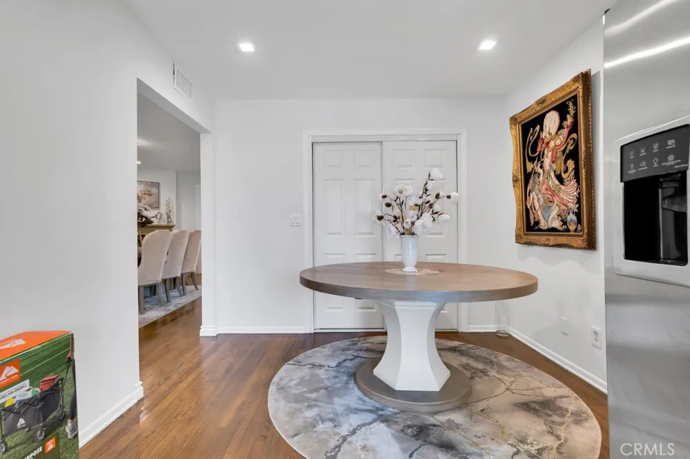 6954 Woodlake Avenue West Hills, CA 91307