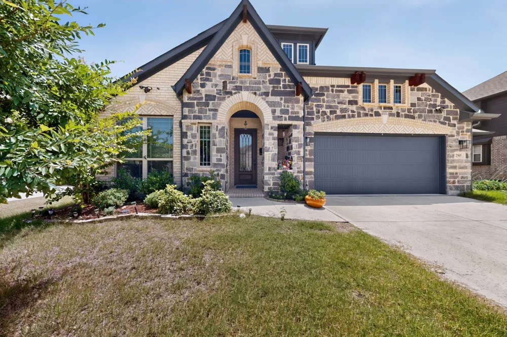 2905 Emerald Trace Drive Denton, TX 76226