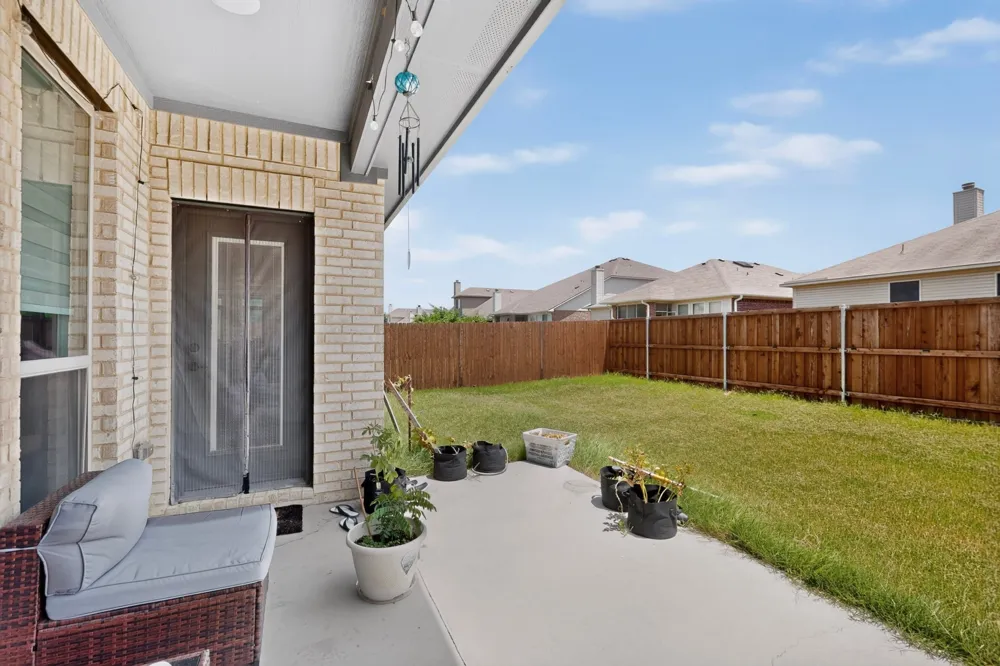 2905 Emerald Trace Drive Denton, TX 76226