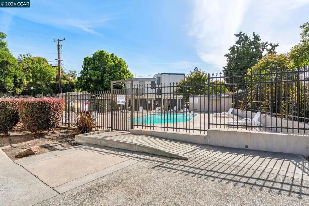 2035 Sierra Rd #4 Concord, CA 94518