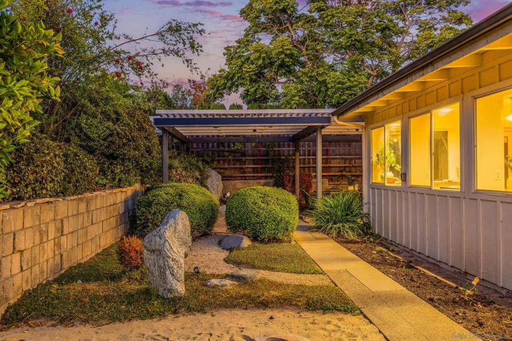7046 Murray Park Dr San Diego, CA 92119