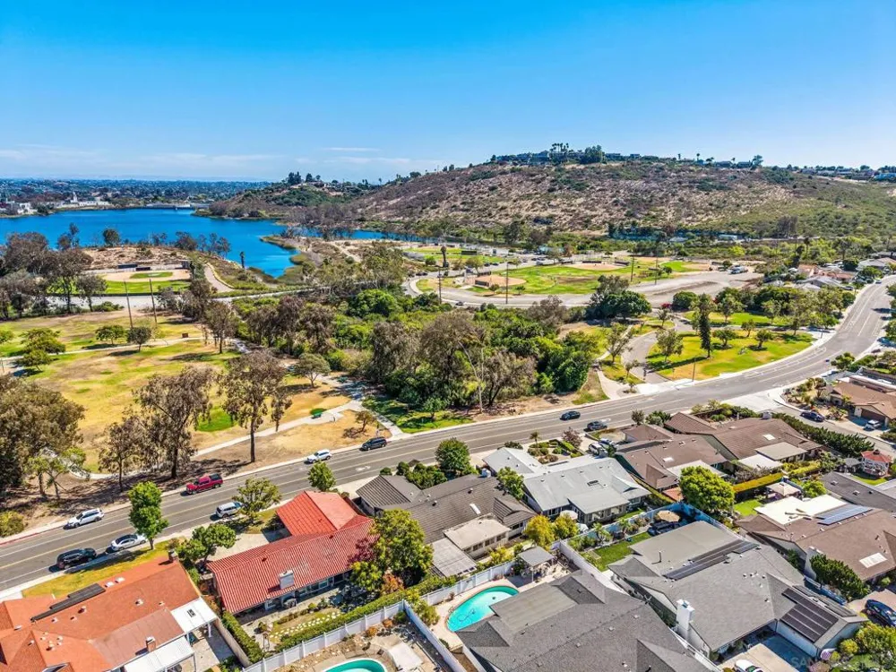 7046 Murray Park Dr San Diego, CA 92119