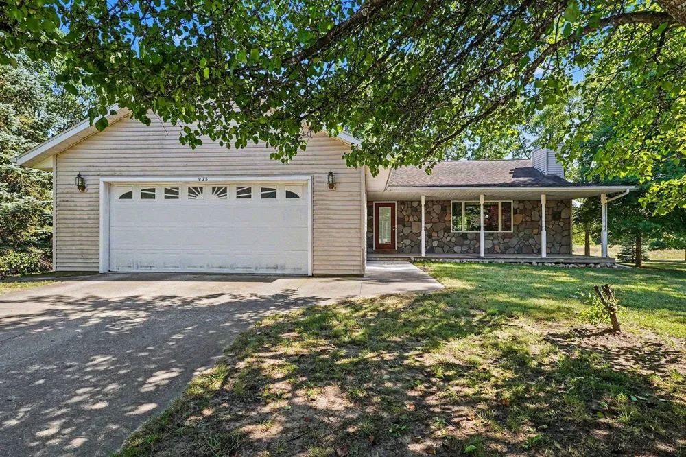 935 S Crawford Road Union Charter Township, MI 48858