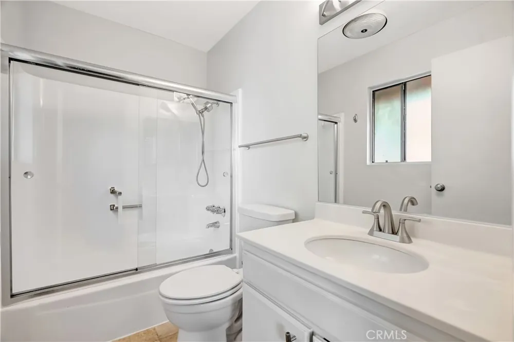 7308 Corbin Avenue #G Reseda, CA 91335