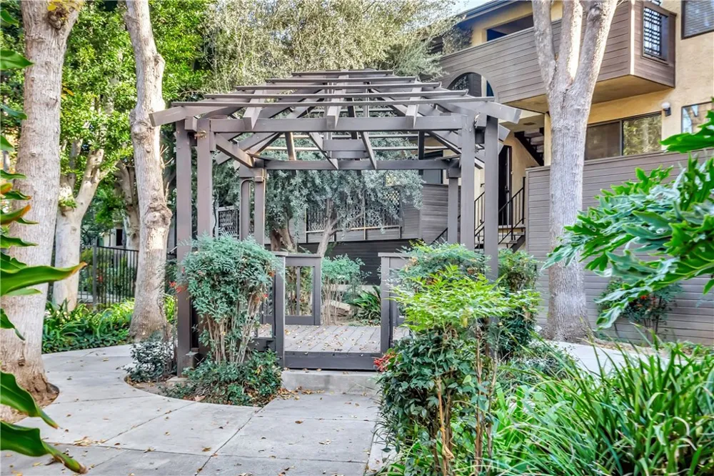 7308 Corbin Avenue #G Reseda, CA 91335