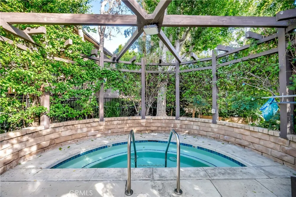 7308 Corbin Avenue #G Reseda, CA 91335