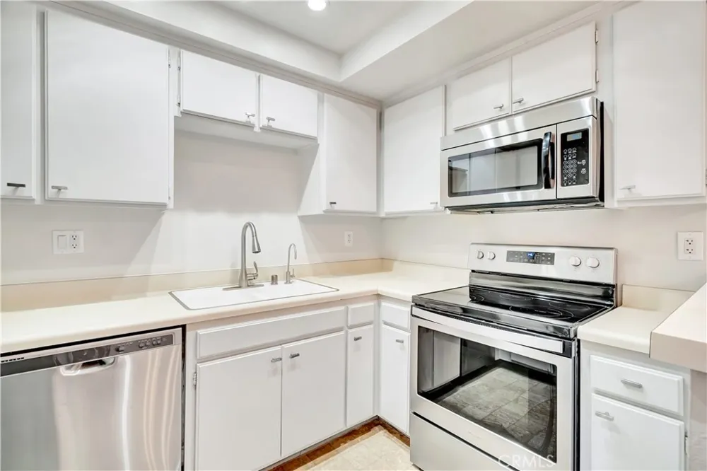 7308 Corbin Avenue #G Reseda, CA 91335