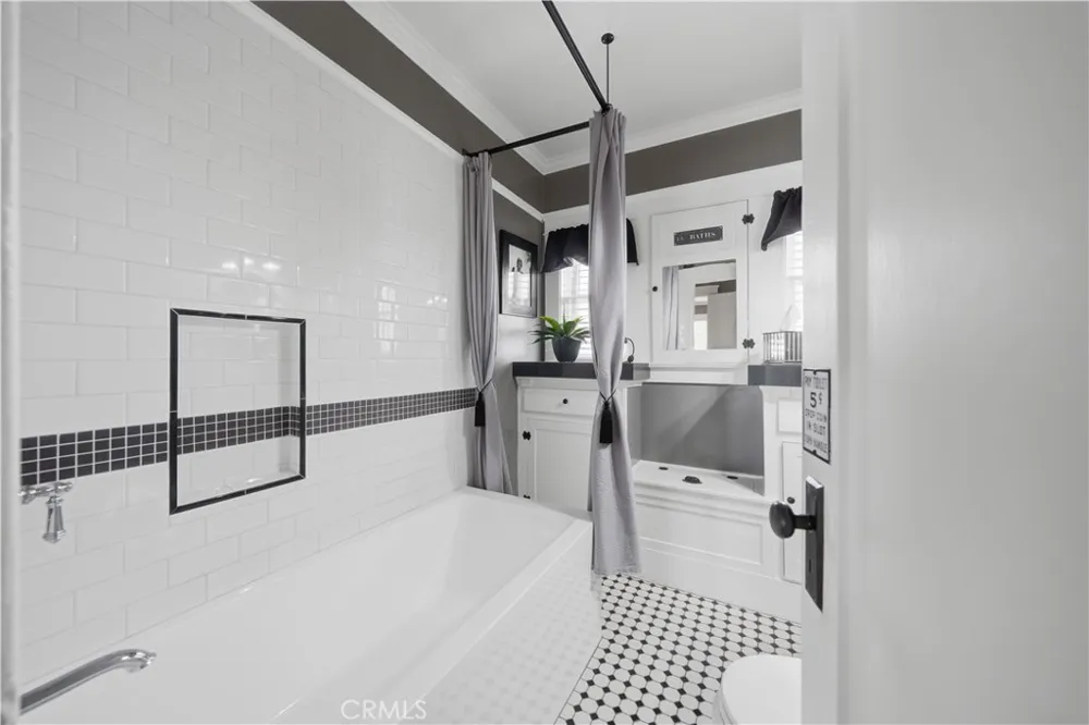 292 Waverly Orange, CA 92866
