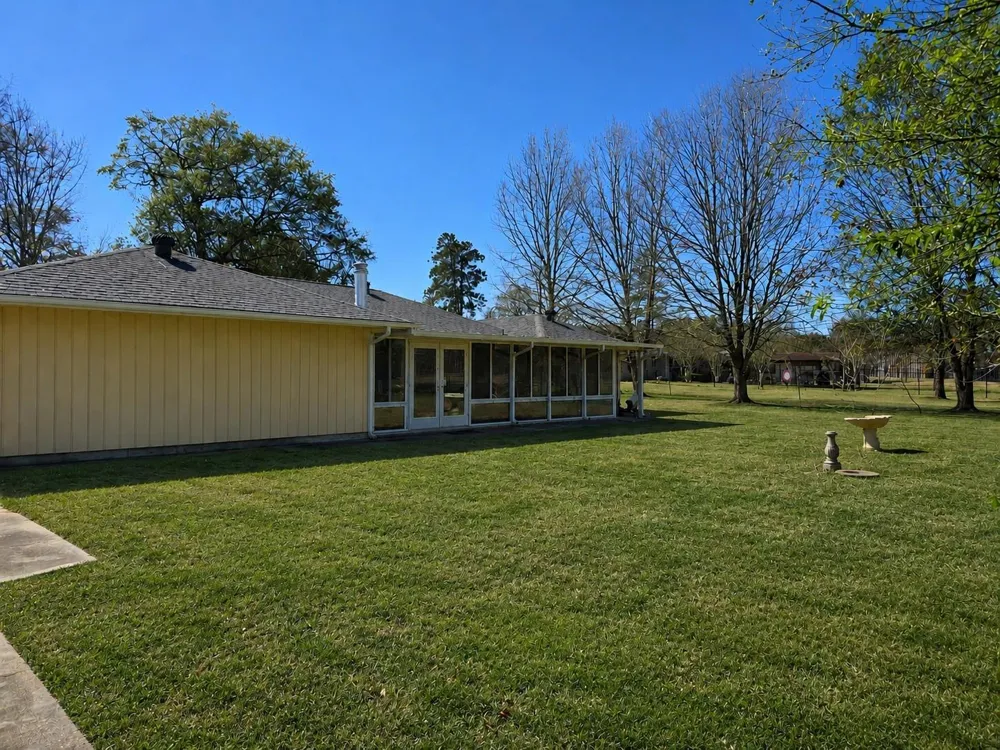 8708 W Fox Road Orange, TX 77632