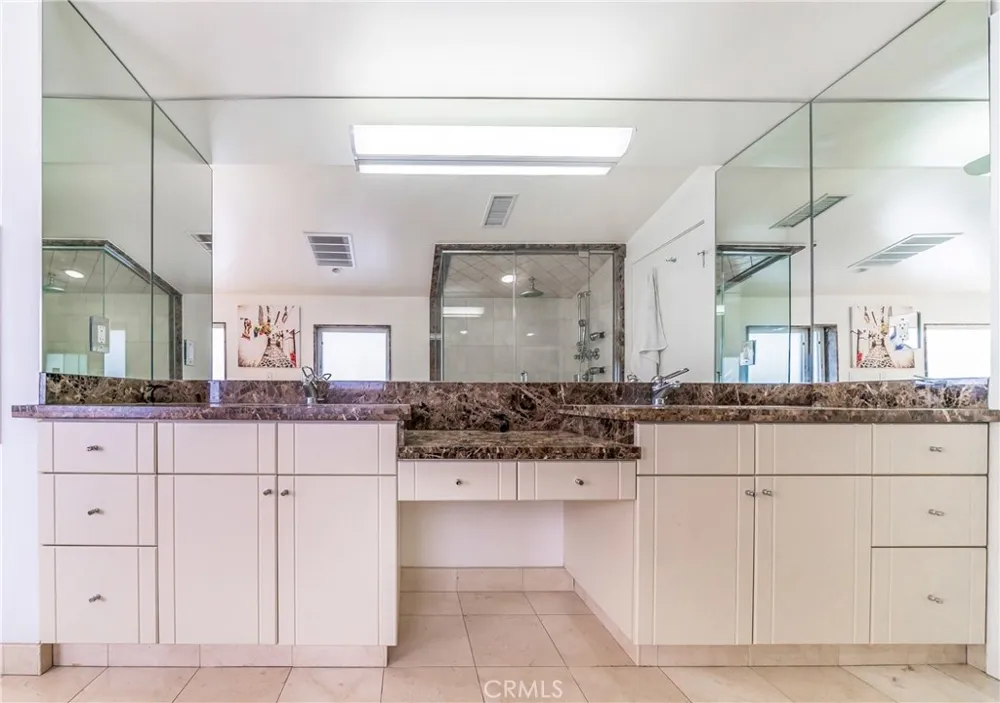 5512 Leghorn Sherman Oaks, CA 91401