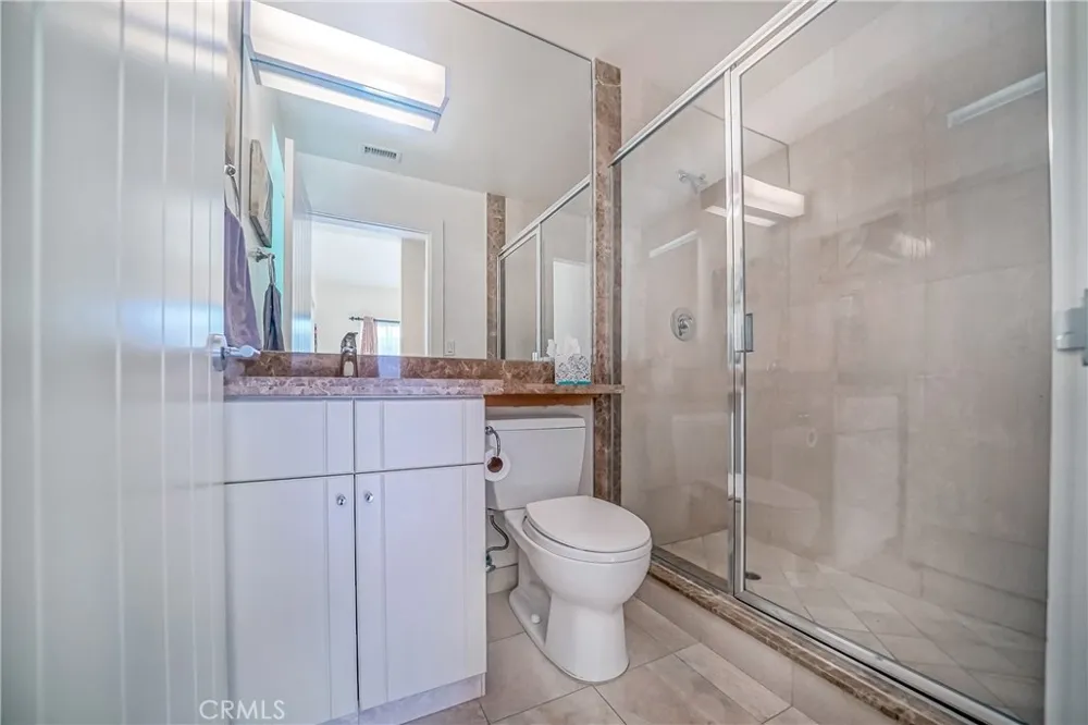 5512 Leghorn Sherman Oaks, CA 91401