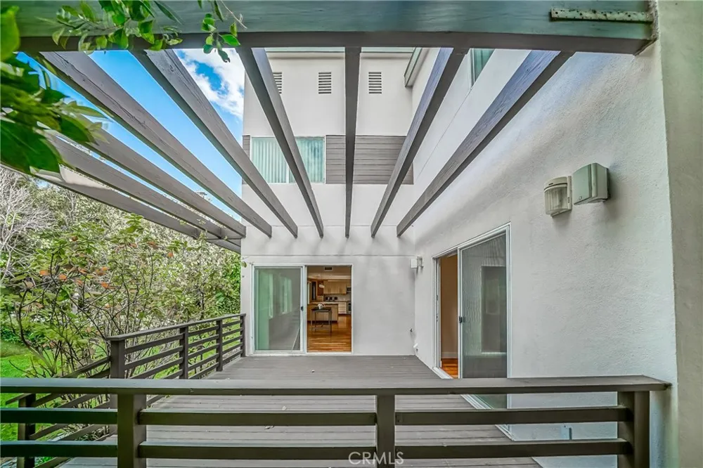 5512 Leghorn Sherman Oaks, CA 91401