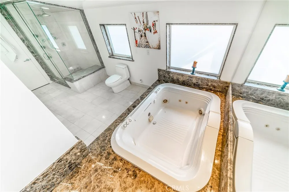 5512 Leghorn Sherman Oaks, CA 91401
