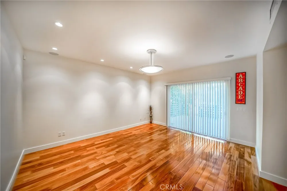 5512 Leghorn Sherman Oaks, CA 91401