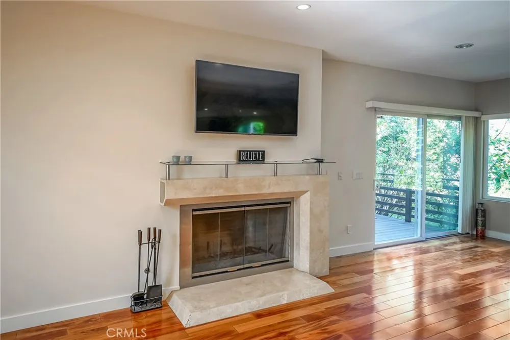 5512 Leghorn Sherman Oaks, CA 91401