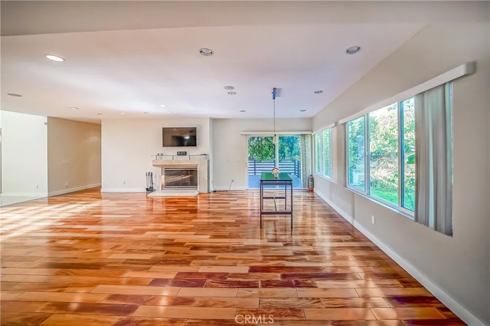 5512 Leghorn Sherman Oaks, CA 91401