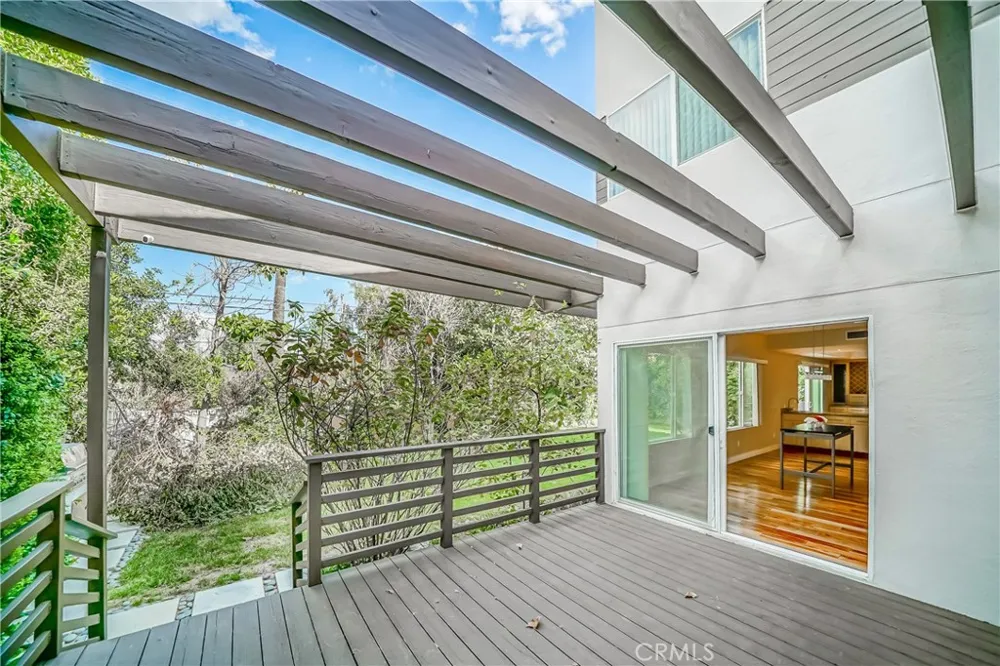 5512 Leghorn Sherman Oaks, CA 91401
