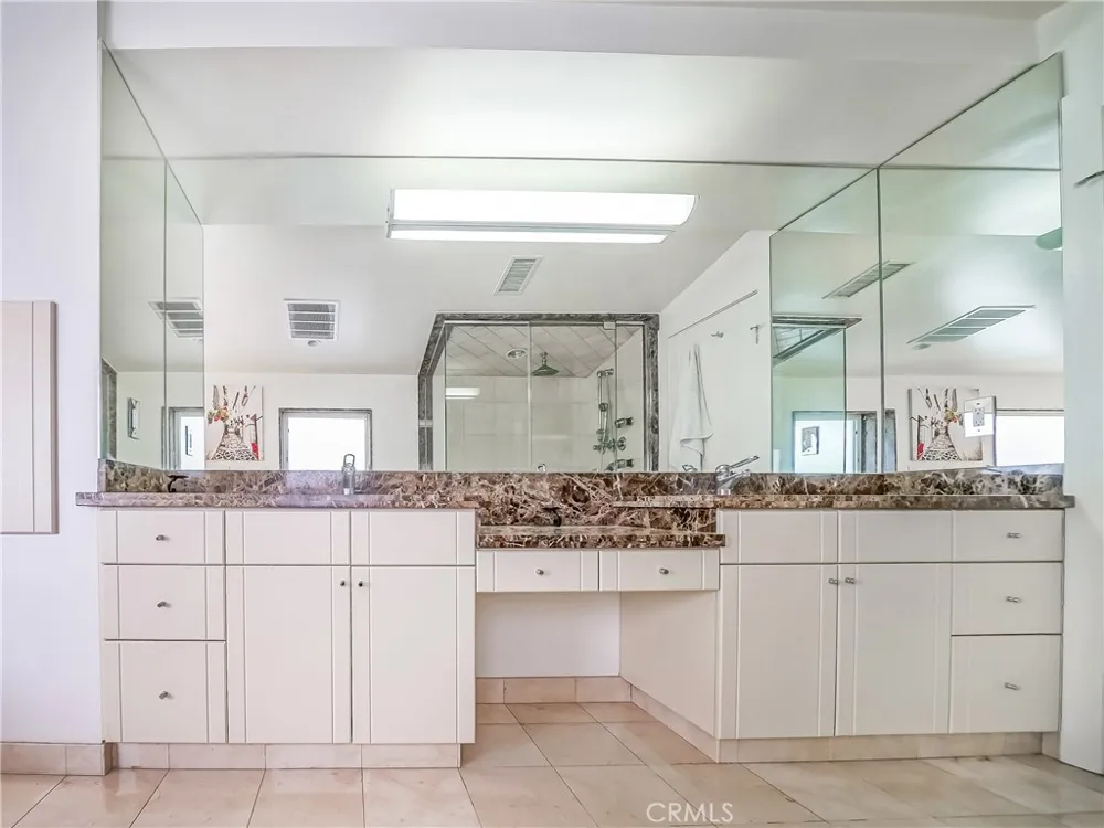 5512 Leghorn Sherman Oaks, CA 91401
