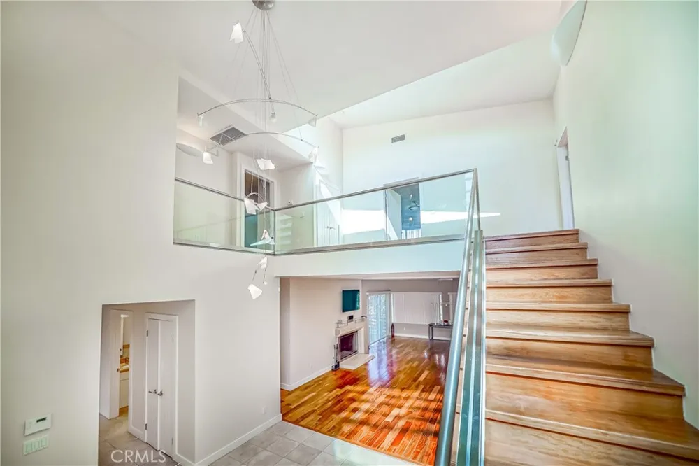 5512 Leghorn Sherman Oaks, CA 91401