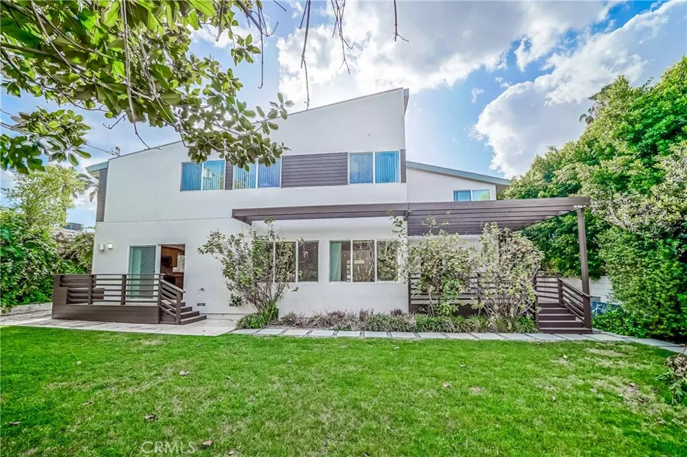 5512 Leghorn Sherman Oaks, CA 91401