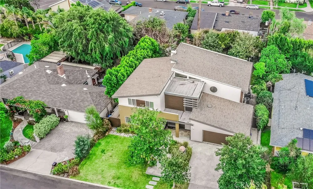 5512 Leghorn Sherman Oaks, CA 91401