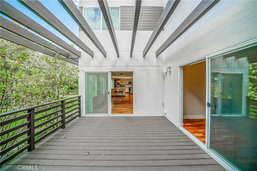 5512 Leghorn Sherman Oaks, CA 91401