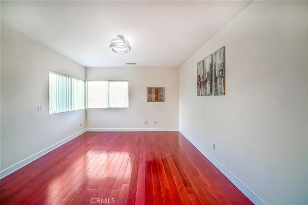 5512 Leghorn Sherman Oaks, CA 91401