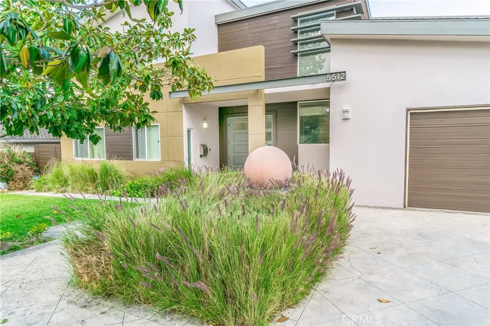 5512 Leghorn Sherman Oaks, CA 91401