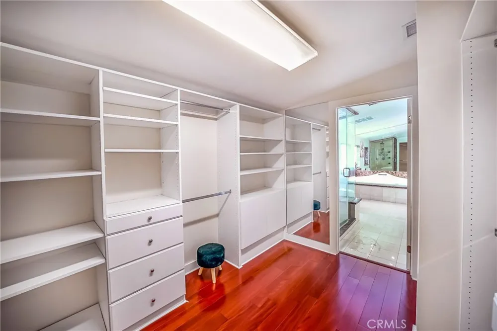 5512 Leghorn Sherman Oaks, CA 91401