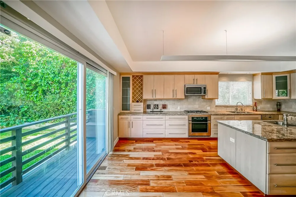 5512 Leghorn Sherman Oaks, CA 91401