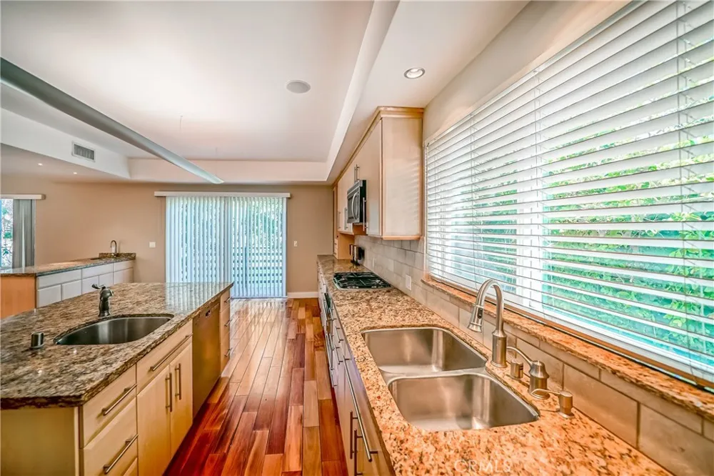 5512 Leghorn Sherman Oaks, CA 91401