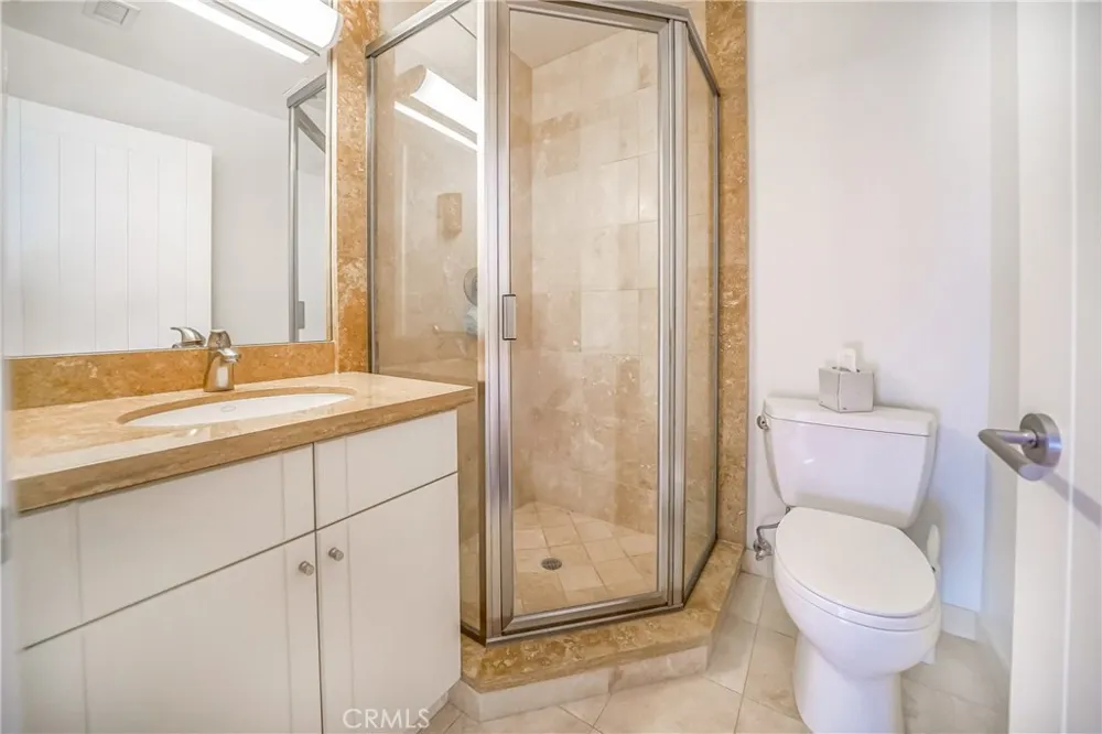 5512 Leghorn Sherman Oaks, CA 91401