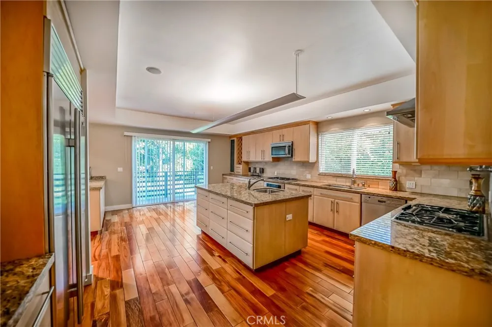 5512 Leghorn Sherman Oaks, CA 91401