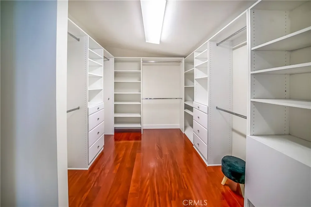 5512 Leghorn Sherman Oaks, CA 91401