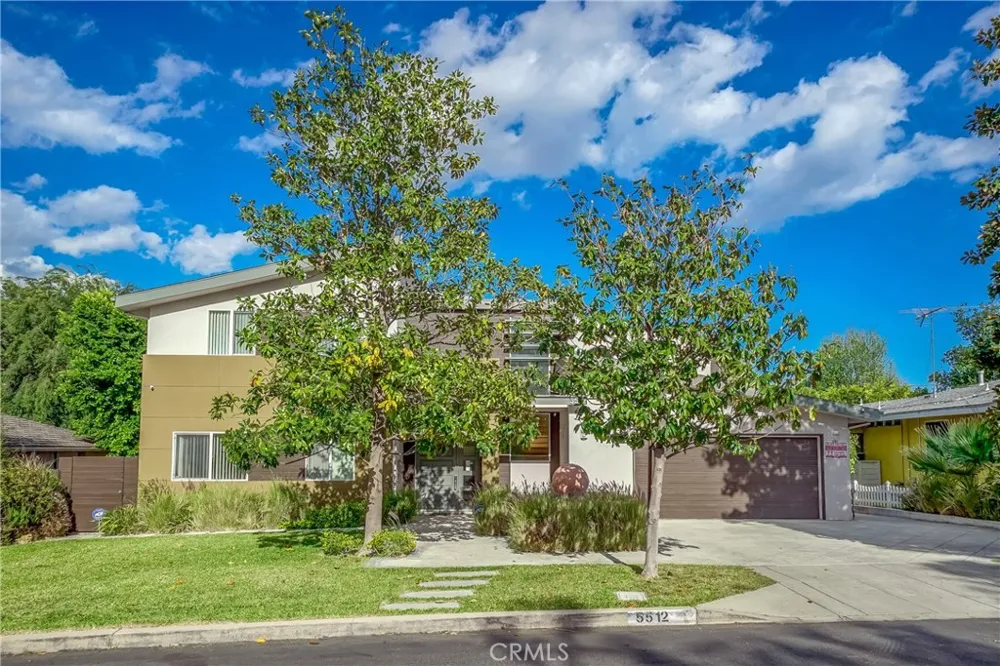 5512 Leghorn Sherman Oaks, CA 91401