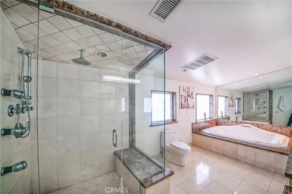 5512 Leghorn Sherman Oaks, CA 91401
