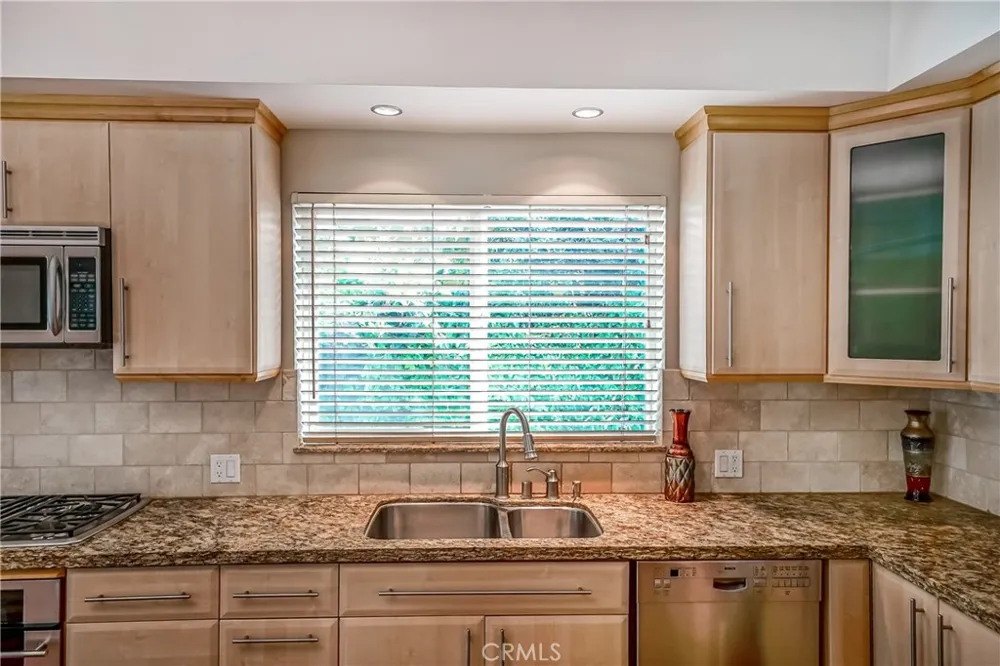 5512 Leghorn Sherman Oaks, CA 91401
