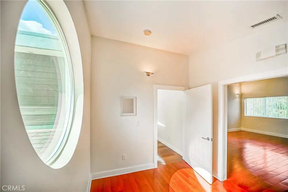 5512 Leghorn Sherman Oaks, CA 91401